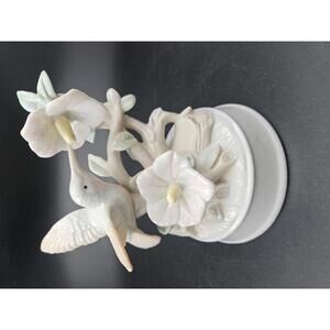 Vtg Glazed Porcelain Hummingbird Music Box 5.75" White, Tan & Green Hand Painted